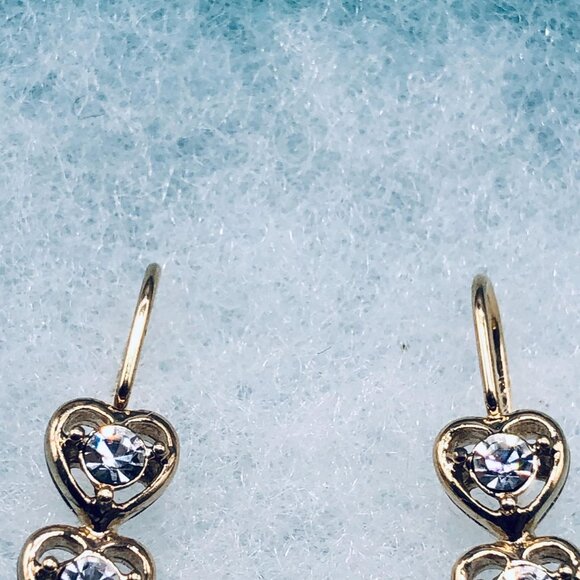 Heart dangling gold hook erring 4 stones in each heart shine 1 1/4" long READ - Picture 2 of 7